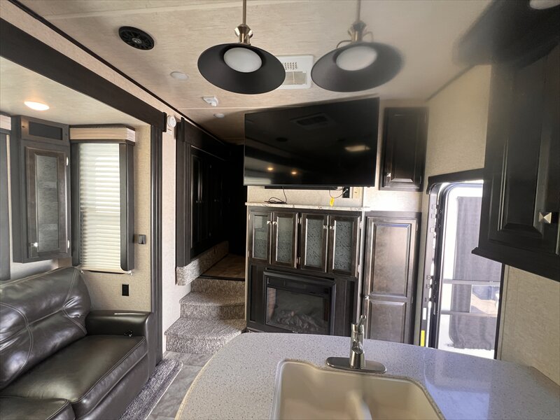 2017 Heartland Edge 386 - Photo 13 - St. George, UT 84790