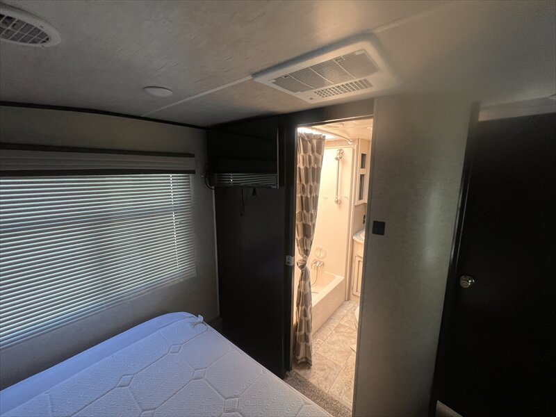 2017 Heartland Edge 386 - Photo 22 - St. George, UT 84790