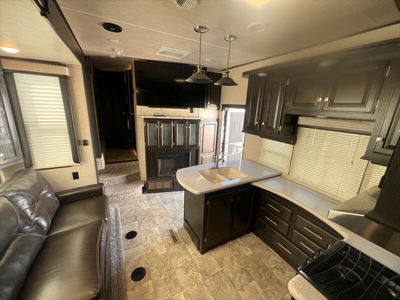 2017 Heartland Edge 386 - Photo 11 - St. George, UT 84790