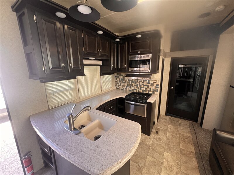 2017 Heartland Edge 386 - Photo 9 - St. George, UT 84790