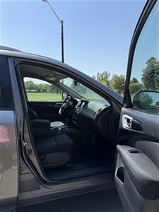 2017 Nissan Pathfinder SV   - Photo 4 - Englewood, CO 80113