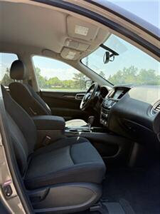 2017 Nissan Pathfinder SV   - Photo 5 - Englewood, CO 80113