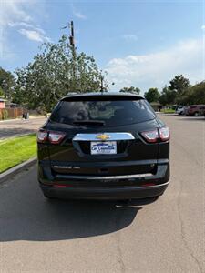 2017 Chevrolet Traverse LT   - Photo 4 - Englewood, CO 80113
