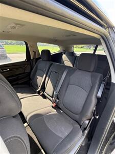 2017 Chevrolet Traverse LT   - Photo 9 - Englewood, CO 80113