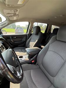 2017 Chevrolet Traverse LT   - Photo 8 - Englewood, CO 80113