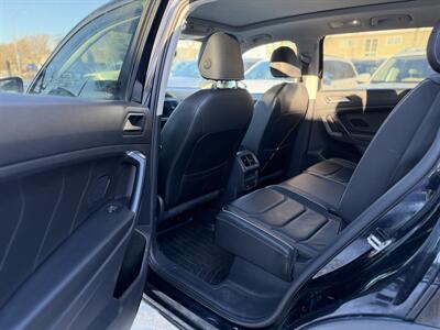 2021 Volkswagen Tiguan SEL Premium R-Line 4Motion   - Photo 8 - Edmonton, AB T5W 1E5