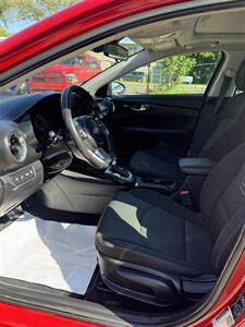 2021 Kia Forte EX   - Photo 10 - Edmonton, AB T5W 1E5