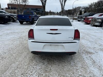 2018 Chrysler 300 Series S   - Photo 5 - Edmonton, AB T5W 1E5