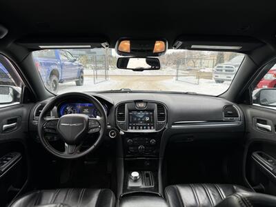 2018 Chrysler 300 Series S   - Photo 8 - Edmonton, AB T5W 1E5