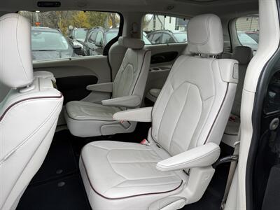 2017 Chrysler Pacifica Limited   - Photo 10 - Edmonton, AB T5W 1E5