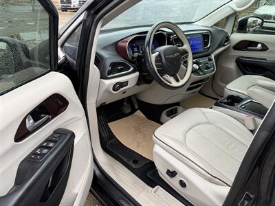 2017 Chrysler Pacifica Limited   - Photo 11 - Edmonton, AB T5W 1E5