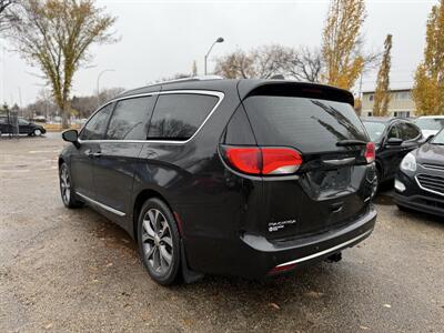 2017 Chrysler Pacifica Limited   - Photo 4 - Edmonton, AB T5W 1E5
