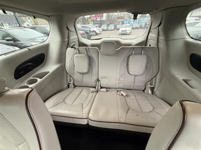 2017 Chrysler Pacifica Limited   - Photo 9 - Edmonton, AB T5W 1E5