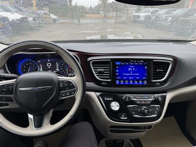 2017 Chrysler Pacifica Limited   - Photo 12 - Edmonton, AB T5W 1E5