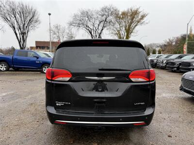 2017 Chrysler Pacifica Limited   - Photo 5 - Edmonton, AB T5W 1E5