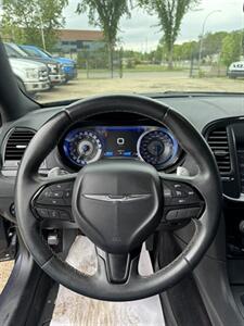 2016 Chrysler 300 Series S   - Photo 12 - Edmonton, AB T5W 1E5
