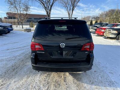 2010 Volkswagen Routan SE   - Photo 5 - Edmonton, AB T5W 1E5