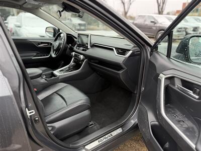 2020 Toyota RAV4 XLE - Photo 7 - Edmonton, AB T5W 1E5