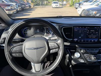 2022 Chrysler Pacifica Hybrid Limited   - Photo 12 - Edmonton, AB T5W 1E5