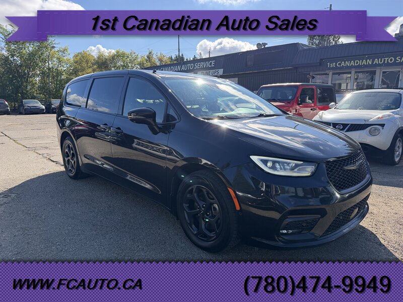 Black 2022 Chrysler Pacifica Hybrid Minivan Front-Wheel Drive 6-Speed Manual
