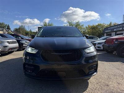 2022 Chrysler Pacifica Hybrid Limited   - Photo 2 - Edmonton, AB T5W 1E5