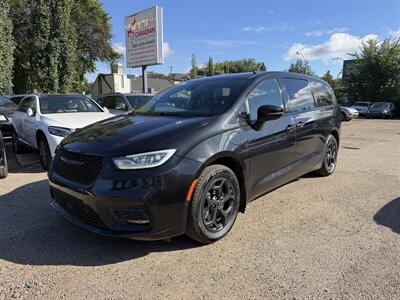 2022 Chrysler Pacifica Hybrid Limited   - Photo 3 - Edmonton, AB T5W 1E5