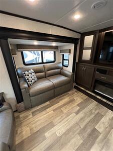 2023 Coachmen Brookstone 344FL   - Photo 13 - Fort Myers, FL 33905