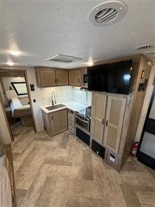 2023 Forest River Solaire 243BHS   - Photo 7 - Fort Myers, FL 33905