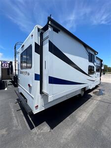 2020 Forest River SUNSEEKER CLASS C BUNKHOUSE 33FT   - Photo 4 - Fort Myers, FL 33905