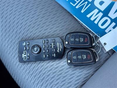 2016 Hyundai SANTA FE Sport 2.4L  Sport - Photo 21 - Gladstone, OR 97027