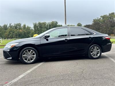 2015 Toyota Camry SE - Photo 2 - Gladstone, OR 97027