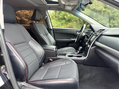 2015 Toyota Camry SE , Low Miles   - Photo 11 - Gladstone, OR 97027