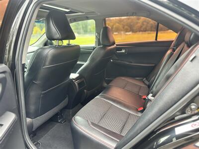 2015 Toyota Camry SE , Low Miles   - Photo 5 - Gladstone, OR 97027