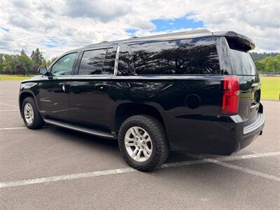 2018 Chevrolet Suburban LT - Photo 3 - Gladstone, OR 97027