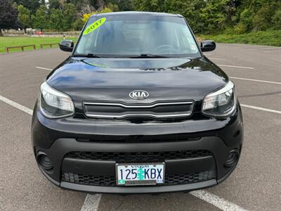 2017 Kia Soul 1 OWNER , 6 Speed Manual !  Gas Saver ! - Photo 8 - Gladstone, OR 97027