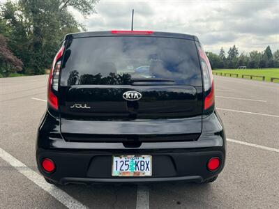 2017 Kia Soul 1 OWNER , 6 Speed Manual !  Gas Saver ! - Photo 4 - Gladstone, OR 97027