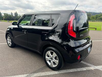 2017 Kia Soul 1 OWNER , 6 Speed Manual !  Gas Saver ! - Photo 3 - Gladstone, OR 97027