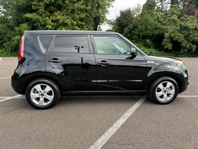 2017 Kia Soul 1 OWNER , 6 Speed Manual !  Gas Saver ! - Photo 6 - Gladstone, OR 97027