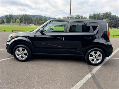 2017 Kia Soul 1 OWNER , 6 Speed Manual !  Gas Saver !