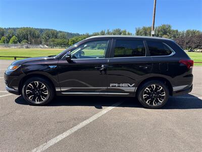 2018 Mitsubishi Outlander PHEV SEL   - Photo 2 - Gladstone, OR 97027