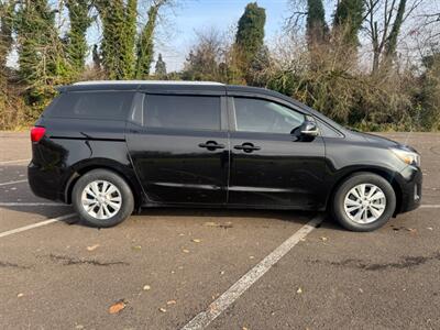 2018 Kia Sedona LX Minivan  Low Miles ! - Photo 6 - Gladstone, OR 97027