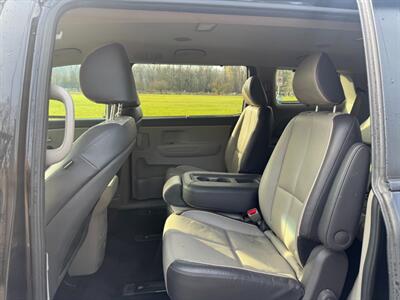 2018 Kia Sedona LX Minivan  Low Miles ! - Photo 10 - Gladstone, OR 97027