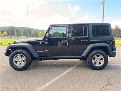 2012 Jeep Wrangler Unlimited Wrangler Unlimited Rubicon   - Photo 2 - Gladstone, OR 97027