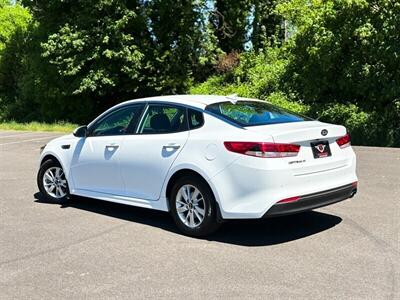 2017 Kia Optima LX   - Photo 3 - Gladstone, OR 97027