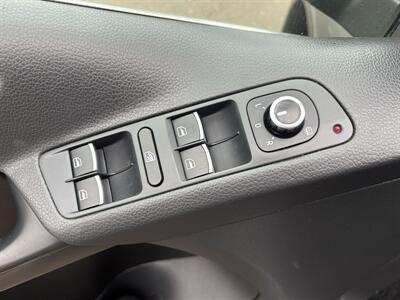 2015 Volkswagen Tiguan SE 4Motion (AWD )  Fully Loaded ! - Photo 8 - Gladstone, OR 97027