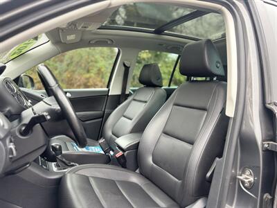 2015 Volkswagen Tiguan SE 4Motion (AWD )  Fully Loaded ! - Photo 10 - Gladstone, OR 97027