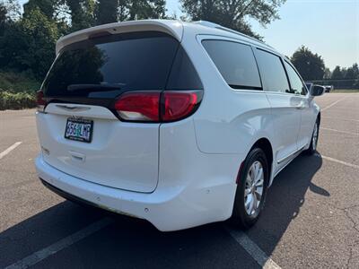 2018 Chrysler Pacifica Touring L   - Photo 5 - Gladstone, OR 97027