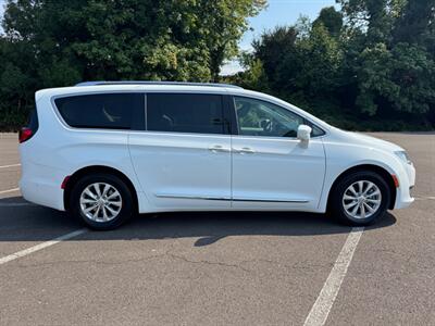 2018 Chrysler Pacifica Touring L   - Photo 6 - Gladstone, OR 97027