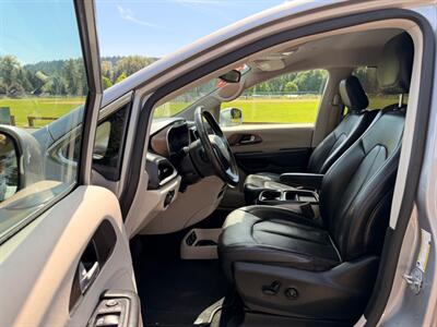 2018 Chrysler Pacifica Touring L - Photo 9 - Gladstone, OR 97027