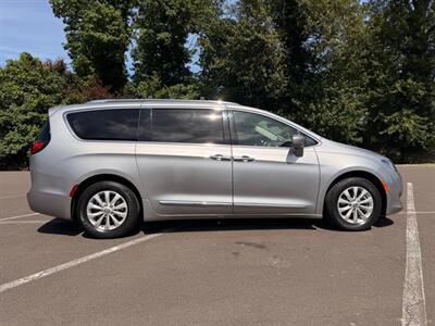 2018 Chrysler Pacifica Touring L - Photo 6 - Gladstone, OR 97027